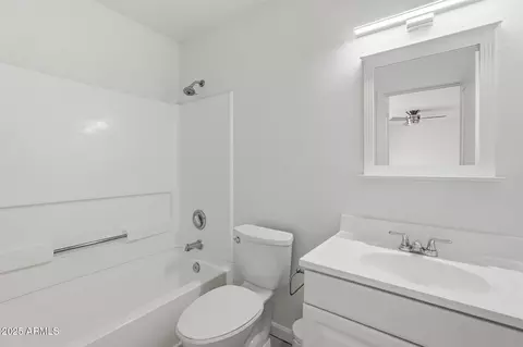 Bath - 3511 E Baseline Rd #1014, Phoenix, AZ 85042 photo 1 of 2