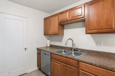 Kitchen - 3511 E Baseline Rd #1014, Phoenix, AZ 85042 photo 3 of 6