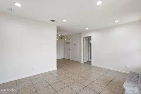Living - 3511 E Baseline Rd #1014, Phoenix, AZ 85042 photo 1 of 3