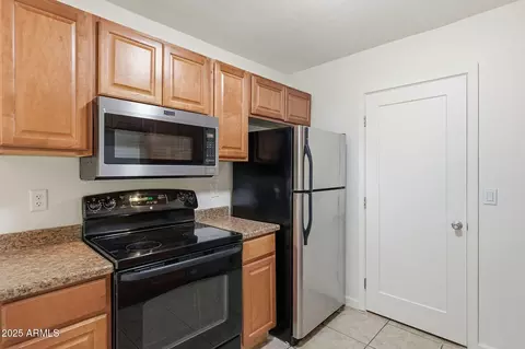 Kitchen - 3511 E Baseline Rd #1014, Phoenix, AZ 85042 photo 4 of 6