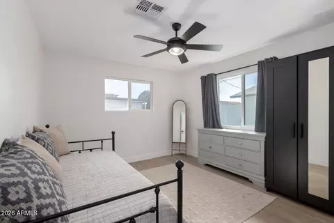 Bedroom - 2917 E Pinchot Ave, Phoenix, AZ 85016 photo 3 of 4