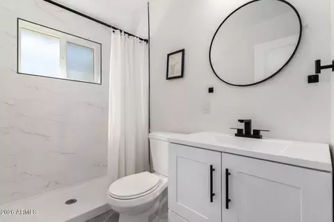 Bath - 2917 E Pinchot Ave, Phoenix, AZ 85016 photo 3 of 4