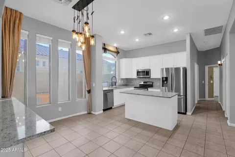 Kitchen - 3810 E Latham Ct, Gilbert, AZ 85297 photo 3 of 5