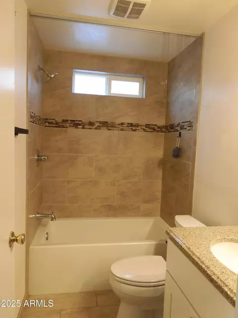 Bath - 4456 E Hidalgo Ave, Phoenix, AZ 85040 photo 2 of 7