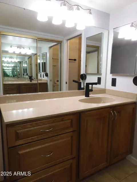 Bath - 4456 E Hidalgo Ave, Phoenix, AZ 85040 photo 4 of 7