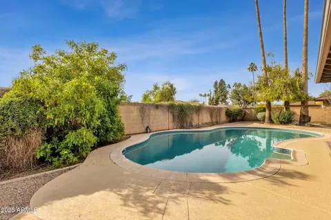 Exterior - 2063 E La Jolla Dr, Tempe, AZ 85282 photo 5 of 11