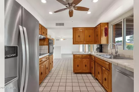 Kitchen - 2063 E La Jolla Dr, Tempe, AZ 85282 photo 4 of 5