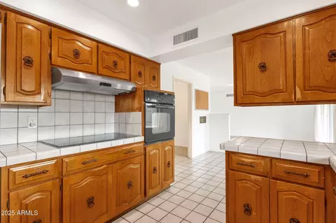 Kitchen - 2063 E La Jolla Dr, Tempe, AZ 85282 photo 1 of 5