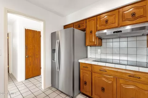 Kitchen - 2063 E La Jolla Dr, Tempe, AZ 85282 photo 2 of 5
