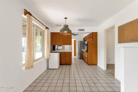 Dining - 2063 E La Jolla Dr, Tempe, AZ 85282 photo 2 of 4