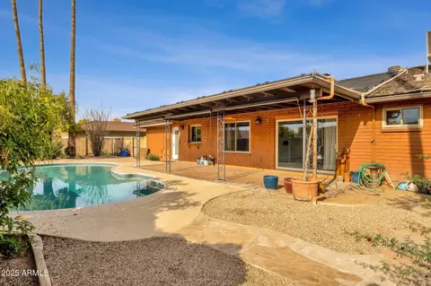 Exterior - 2063 E La Jolla Dr, Tempe, AZ 85282 photo 3 of 11