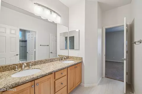 Bath - 1321 E Desert Flower Ln, Phoenix, AZ 85048 photo 4 of 6