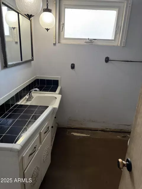 Bath - 1461 E Mclellan Blvd, Phoenix, AZ 85014 photo 3 of 5