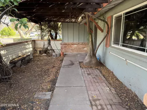Exterior - 1461 E Mclellan Blvd, Phoenix, AZ 85014 photo 3 of 4