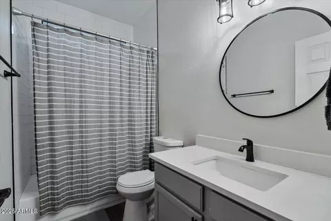 Bath - 1524 E Gary Way, Phoenix, AZ 85042 photo 2 of 2