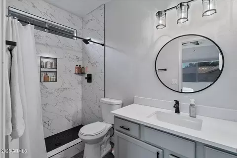 Bath - 1524 E Gary Way, Phoenix, AZ 85042 photo 1 of 2