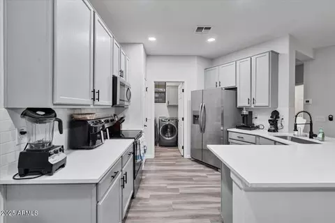 Kitchen - 1524 E Gary Way, Phoenix, AZ 85042 photo 3 of 4