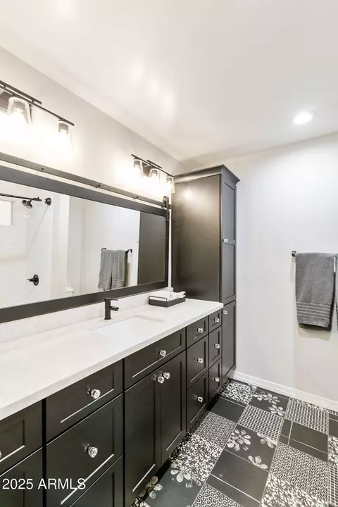 Bath - 1902 E Redfield Rd, Tempe, AZ 85283 photo 4 of 7