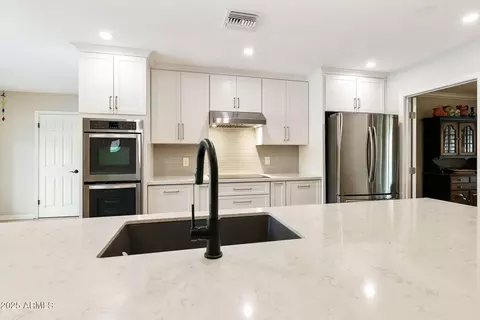 Kitchen - 1902 E Redfield Rd, Tempe, AZ 85283 photo 5 of 11