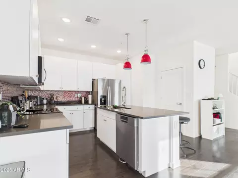 Kitchen - 2335 E Hidalgo Ave, Phoenix, AZ 85040 photo 2 of 3