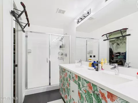 Bath - 2335 E Hidalgo Ave, Phoenix, AZ 85040 photo 2 of 4