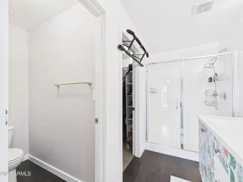 Bath - 2335 E Hidalgo Ave, Phoenix, AZ 85040 photo 3 of 4