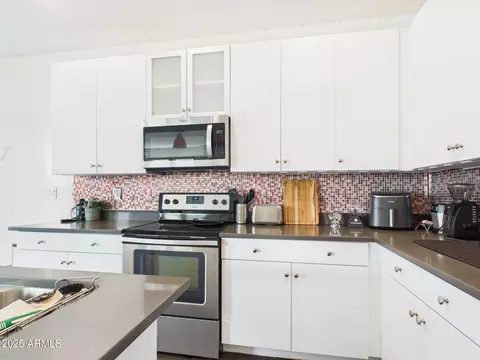 Kitchen - 2335 E Hidalgo Ave, Phoenix, AZ 85040 photo 3 of 3