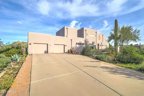 132 E Kaniksu St, Apache Junction, AZ 85119