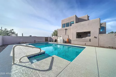 Exterior - 132 E Kaniksu St, Apache Junction, AZ 85119 photo 4 of 9
