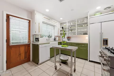 Kitchen - 2343 Earll Dr, Phoenix, AZ 85016 photo 5 of 7