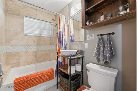 Bath - 2343 Earll Dr, Phoenix, AZ 85016 photo 2 of 3