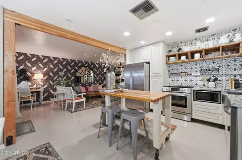 Kitchen - 2343 Earll Dr, Phoenix, AZ 85016 photo 3 of 7