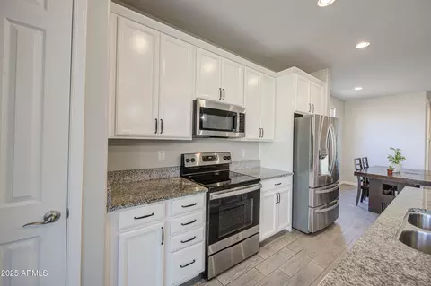 Kitchen - 782 E Betsy Ln, Gilbert, AZ 85296 photo 4 of 4