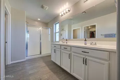 Bath - 782 E Betsy Ln, Gilbert, AZ 85296 photo 5 of 7