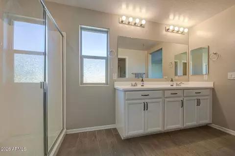 Bath - 782 E Betsy Ln, Gilbert, AZ 85296 photo 7 of 7
