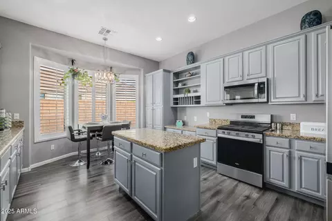 Kitchen - 6816 S Pinehurst Dr, Gilbert, AZ 85298 photo 2 of 5