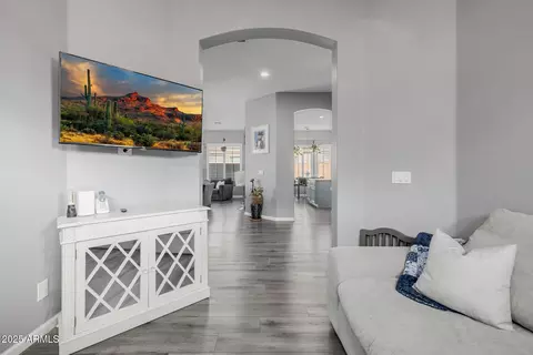 Entry Way - 6816 S Pinehurst Dr, Gilbert, AZ 85298 photo 2 of 3