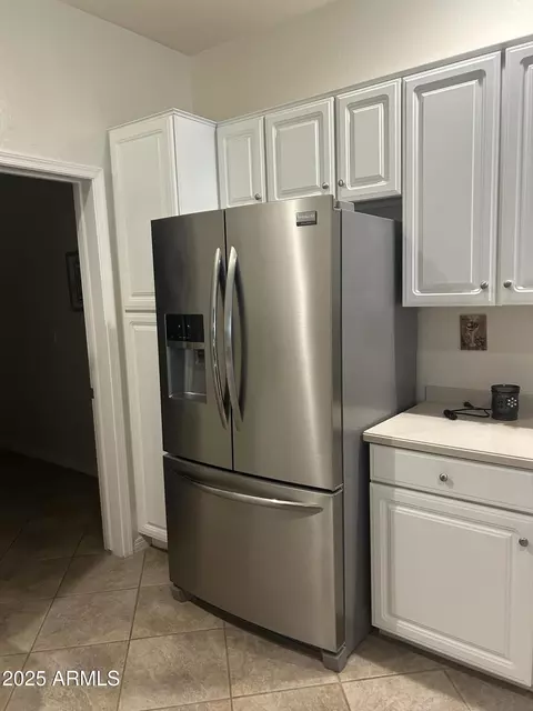 Kitchen - 3131 E Legacy Dr #1002, Phoenix, AZ 85042 photo 4 of 4