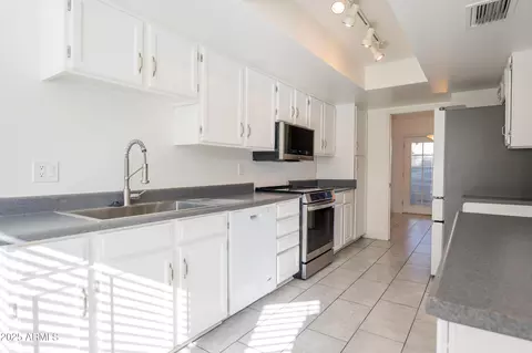 3072 E Cannon Dr, Phoenix, AZ 85028 photo 3