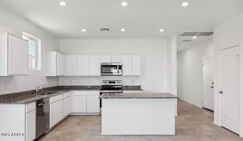 1574 N Comiskey Dr, Florence, AZ 85132 photo 4