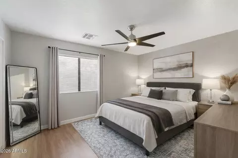 2105 E Robin Ln, Phoenix, AZ 85024 photo 5