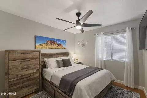 2105 E Robin Ln, Phoenix, AZ 85024 photo 8