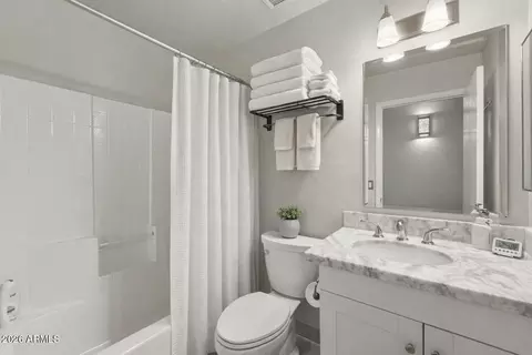 2105 E Robin Ln, Phoenix, AZ 85024 photo 4