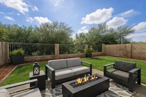 2105 E Robin Ln, Phoenix, AZ 85024 photo 9