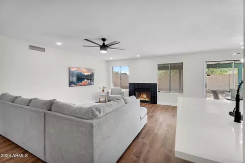 Living - 1639 E Aire Libre Ave, Phoenix, AZ 85022 photo 1 of 1