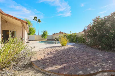 Exterior - 2101 E Redfield Rd, Phoenix, AZ 85022 photo 7 of 10