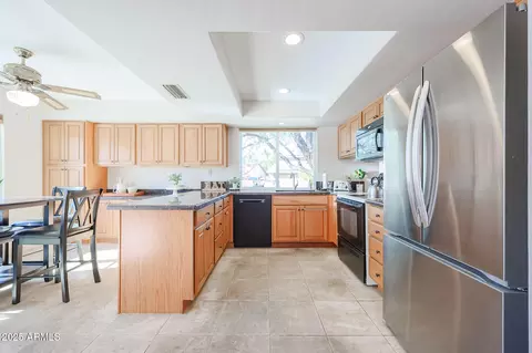 Kitchen - 2101 E Redfield Rd, Phoenix, AZ 85022 photo 2 of 4