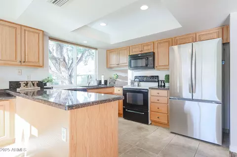 Kitchen - 2101 E Redfield Rd, Phoenix, AZ 85022 photo 3 of 4