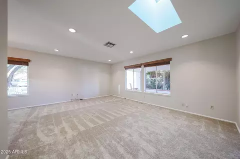 Living - 2101 E Redfield Rd, Phoenix, AZ 85022 photo 2 of 6