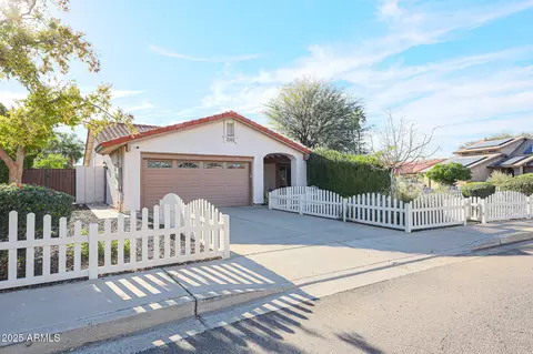 2101 E Redfield Rd, Phoenix, AZ 85022
